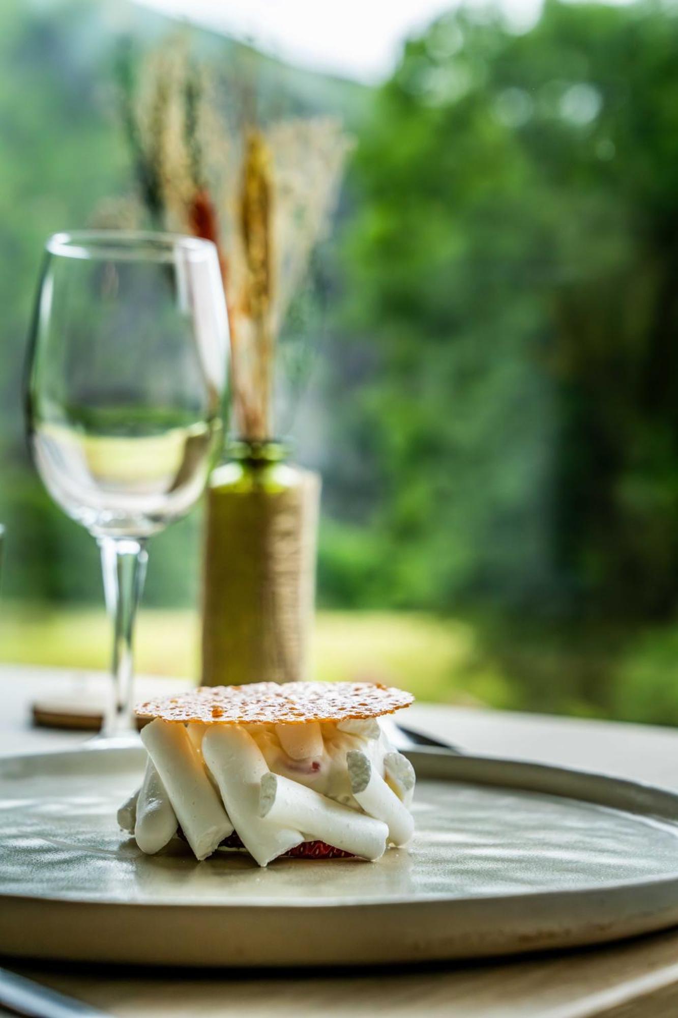 Logis Hotel Etchemaite Лару Екстериор снимка