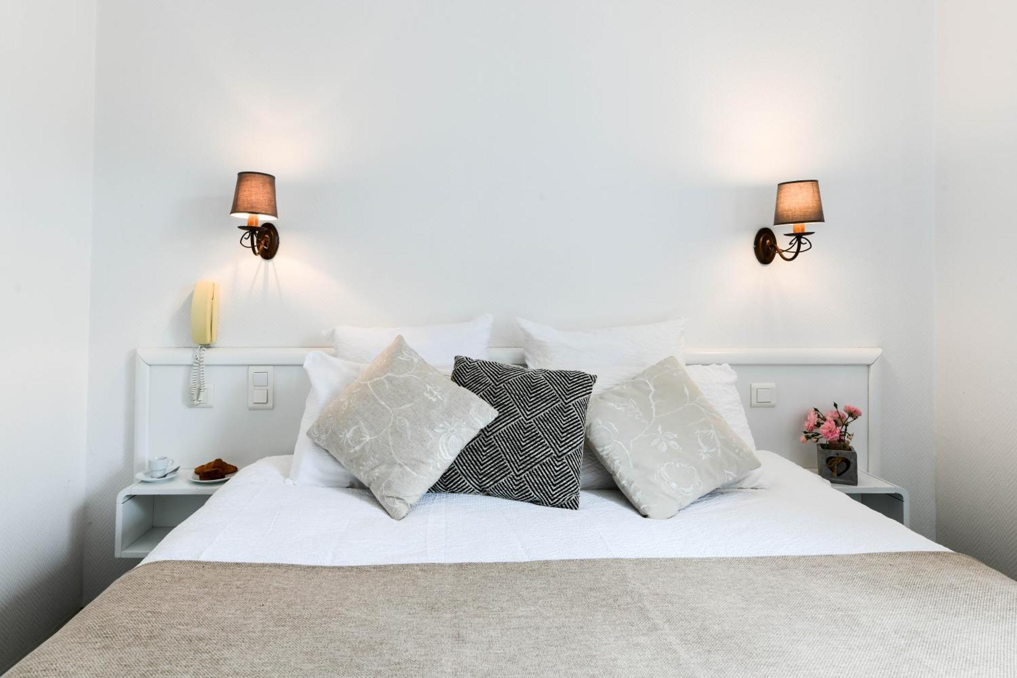 Logis Hotel Etchemaite Лару Екстериор снимка