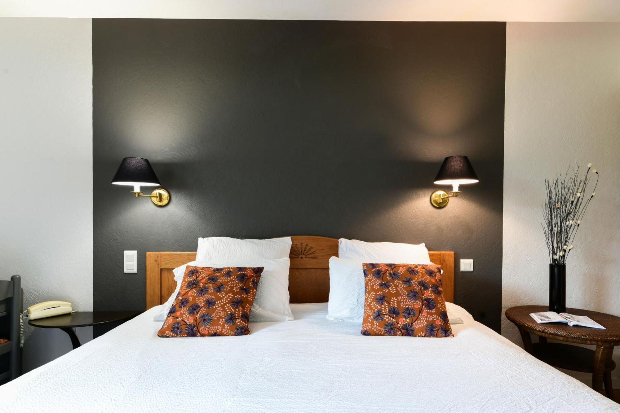 Logis Hotel Etchemaite Лару Екстериор снимка