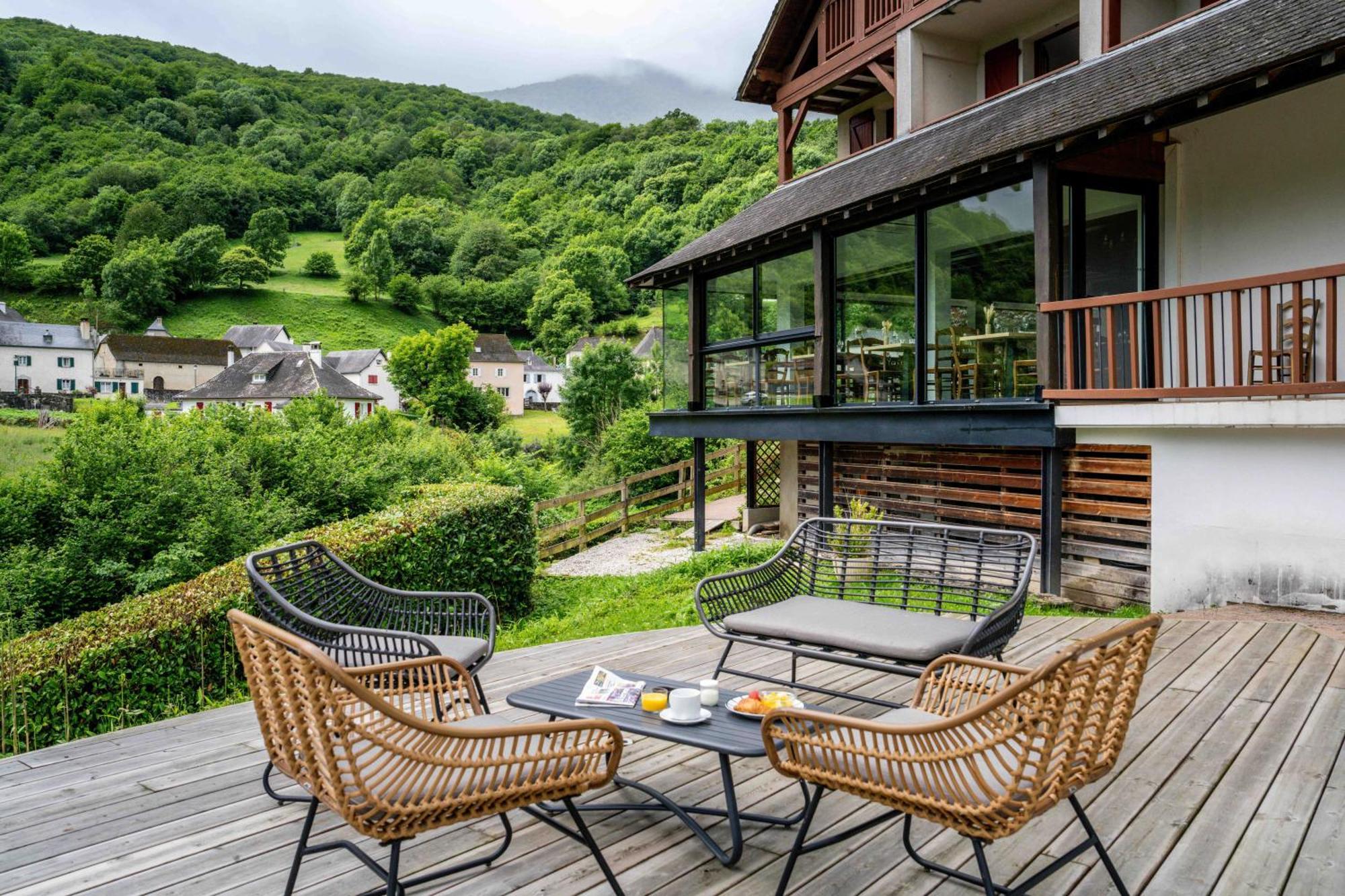Logis Hotel Etchemaite Лару Екстериор снимка