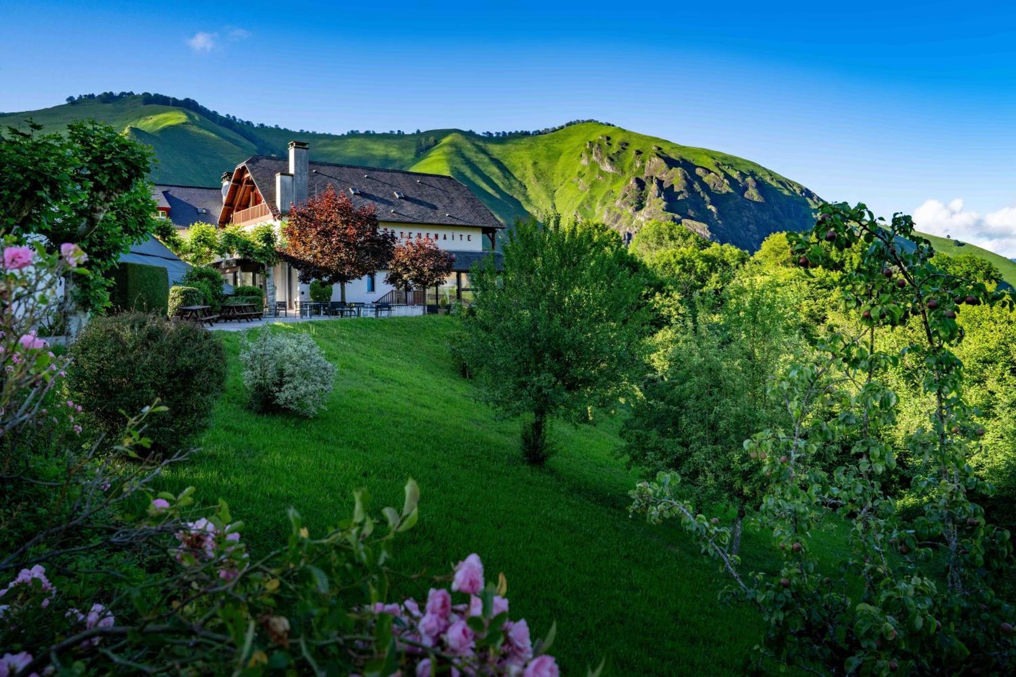 Logis Hotel Etchemaite Лару Екстериор снимка