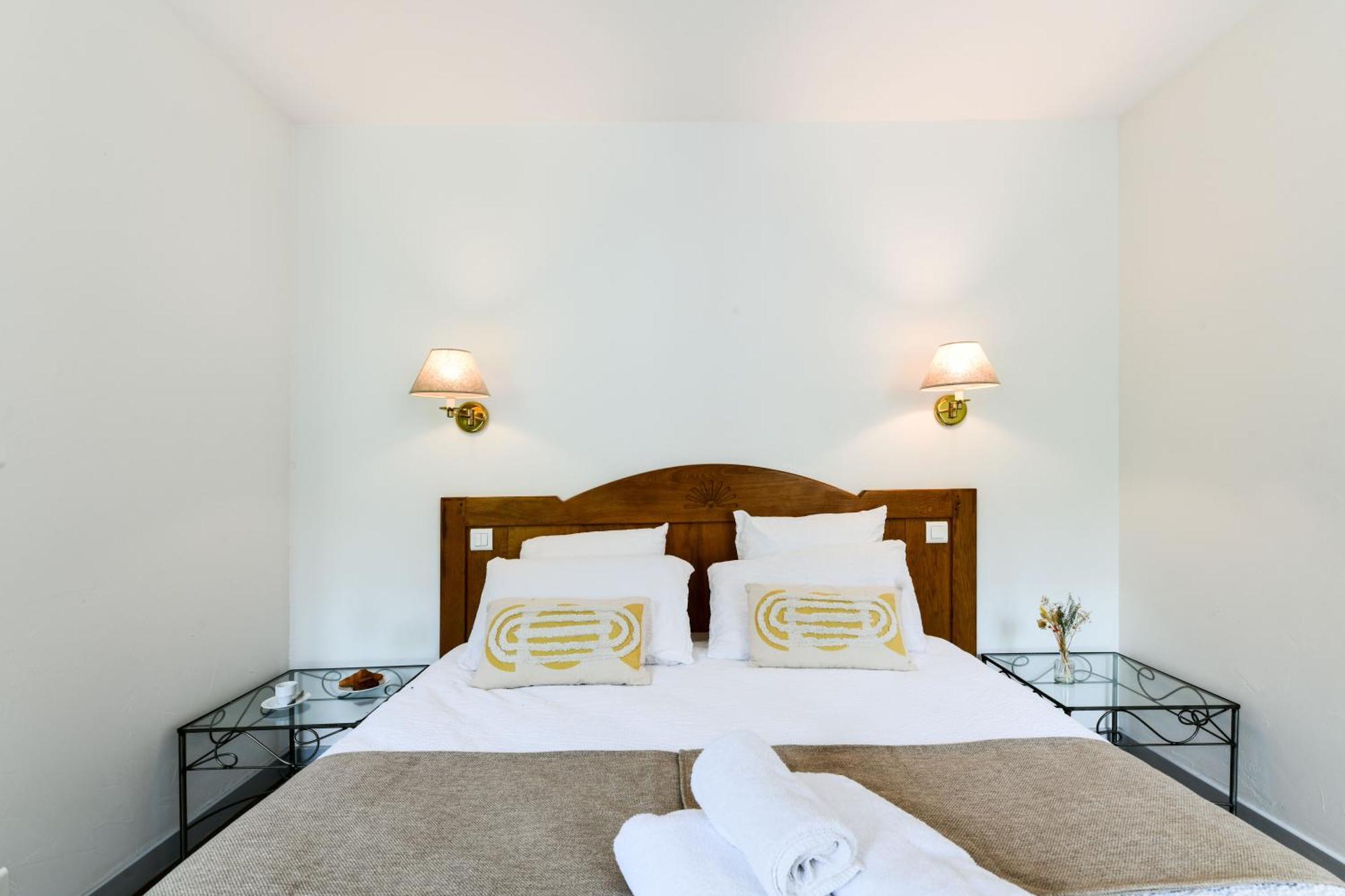 Logis Hotel Etchemaite Лару Екстериор снимка