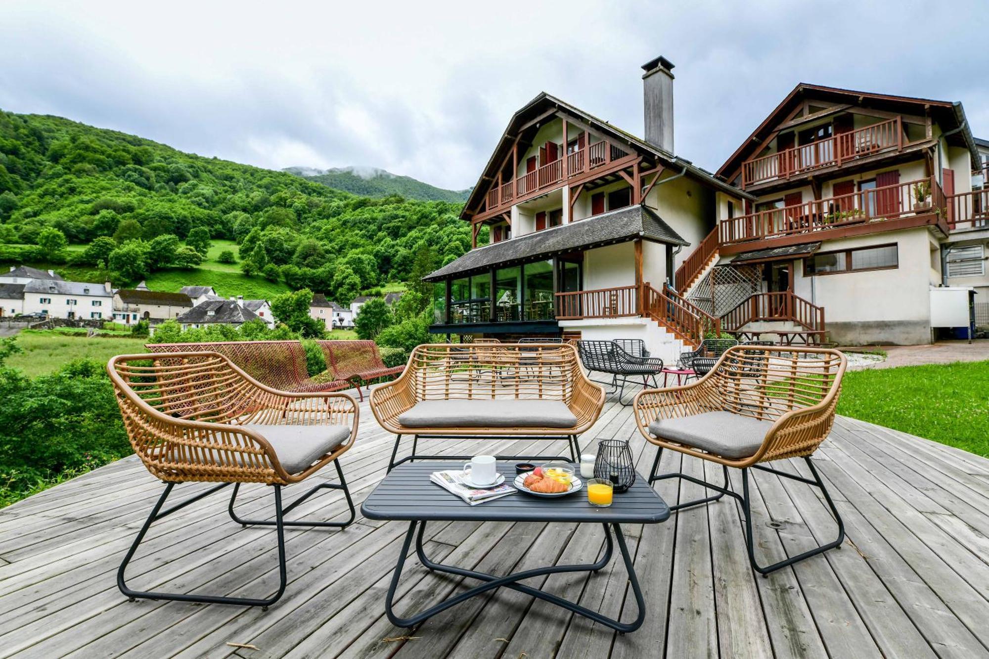 Logis Hotel Etchemaite Лару Екстериор снимка