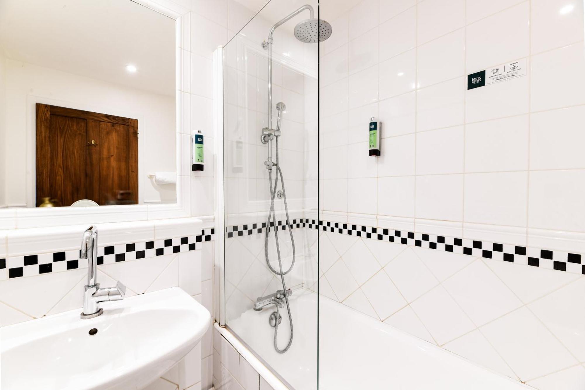 Logis Hotel Etchemaite Лару Екстериор снимка