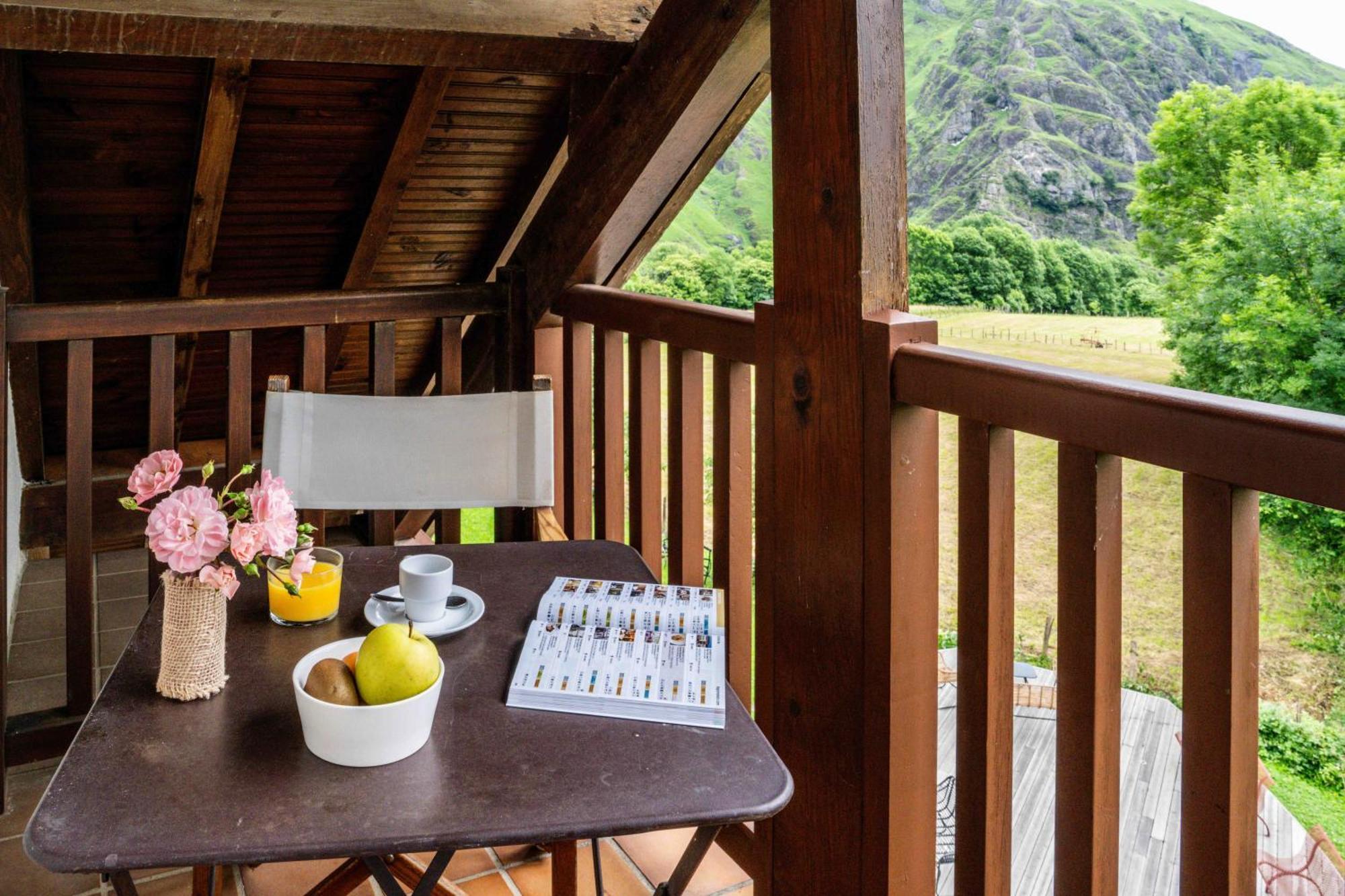 Logis Hotel Etchemaite Лару Екстериор снимка