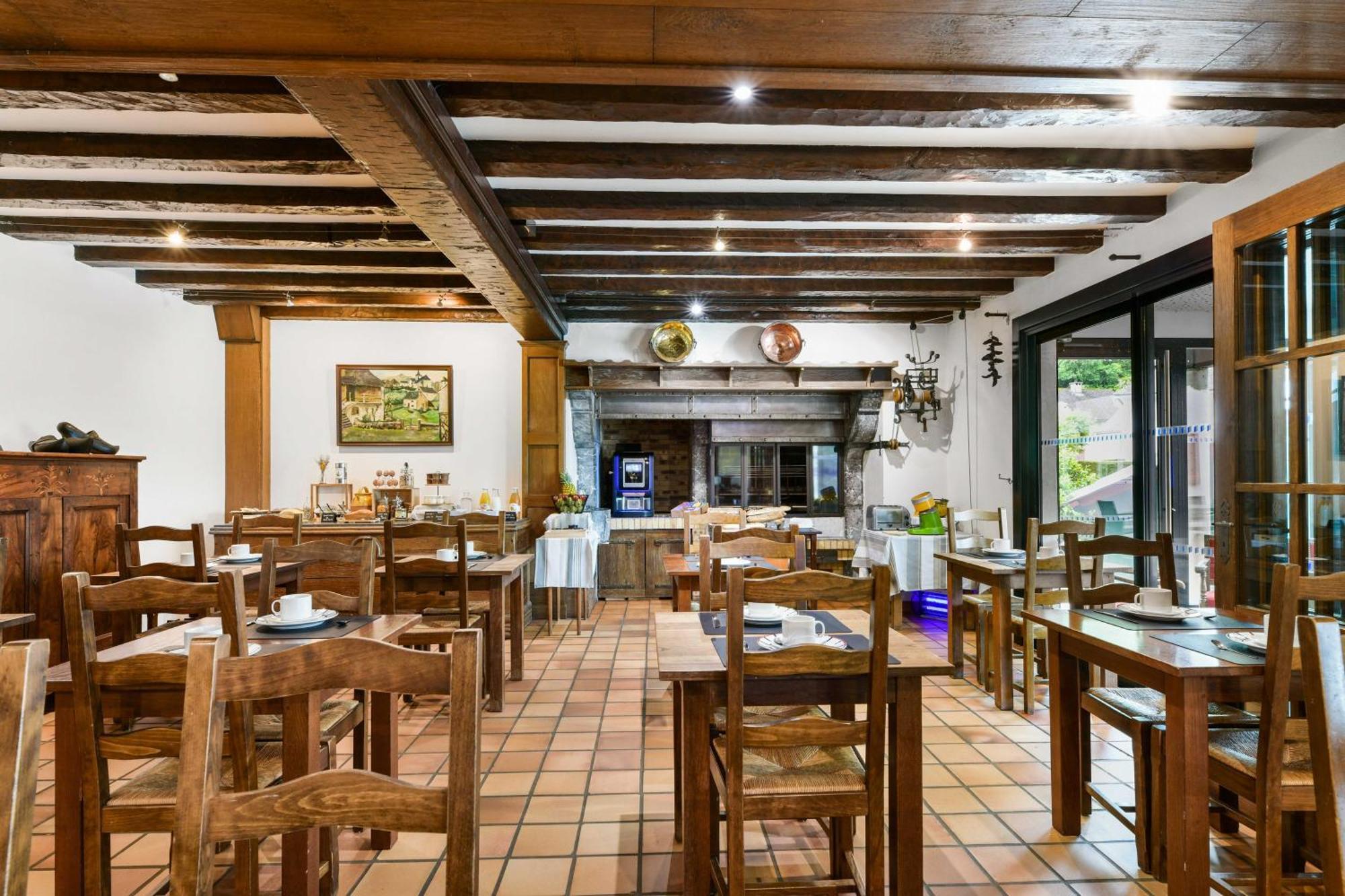 Logis Hotel Etchemaite Лару Екстериор снимка