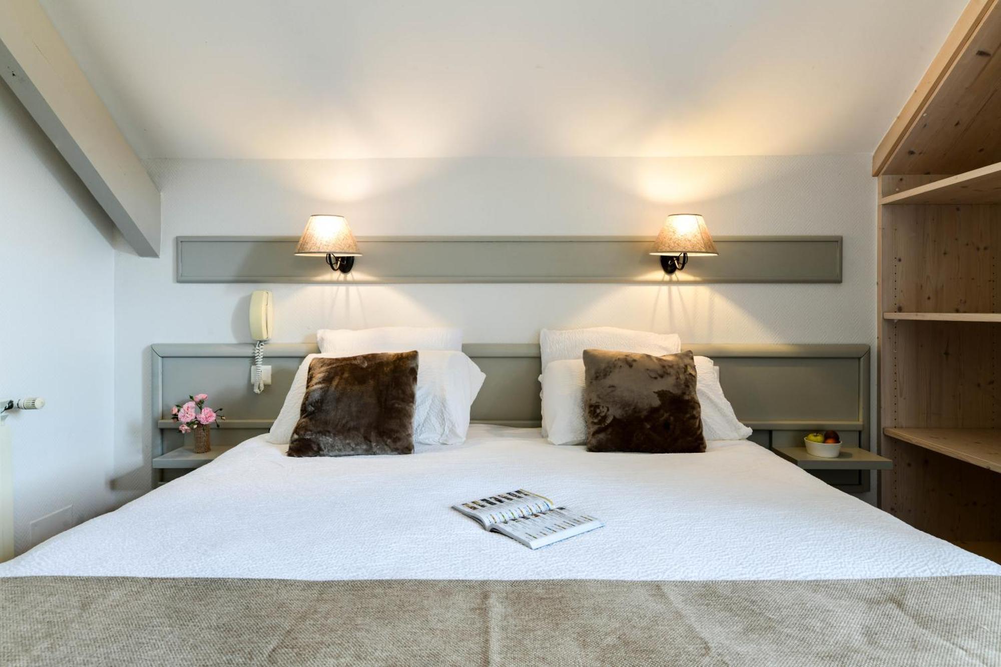 Logis Hotel Etchemaite Лару Екстериор снимка