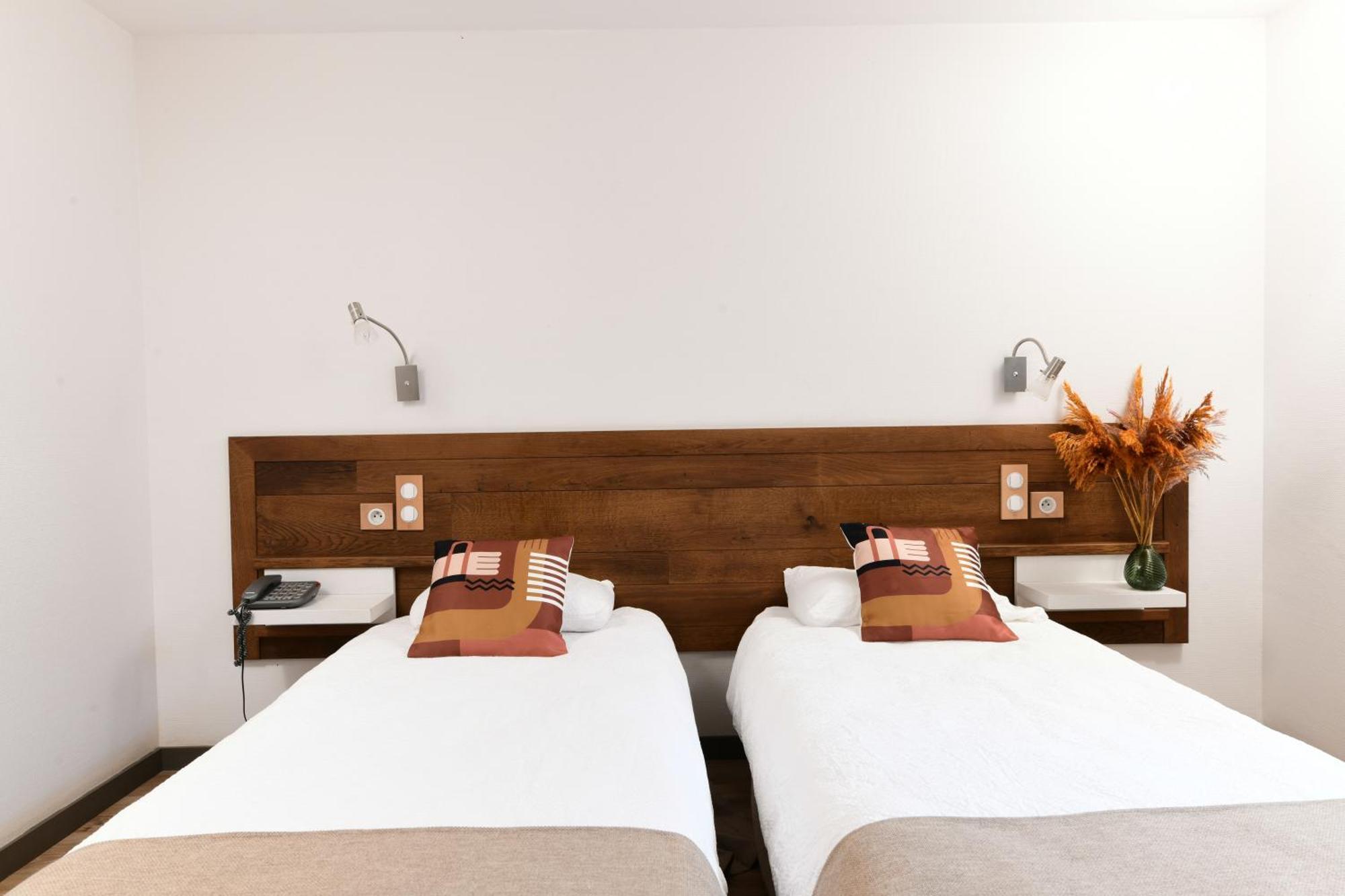 Logis Hotel Etchemaite Лару Екстериор снимка