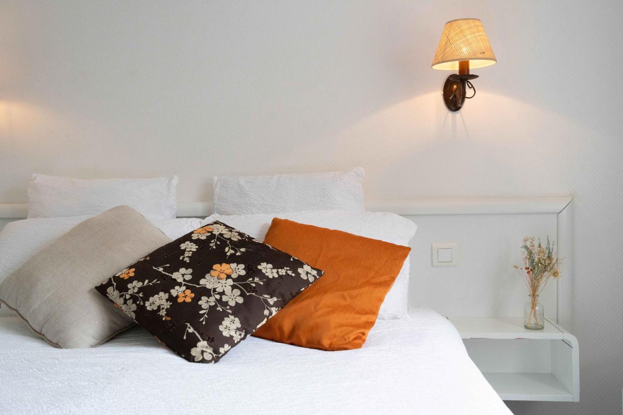 Logis Hotel Etchemaite Лару Екстериор снимка
