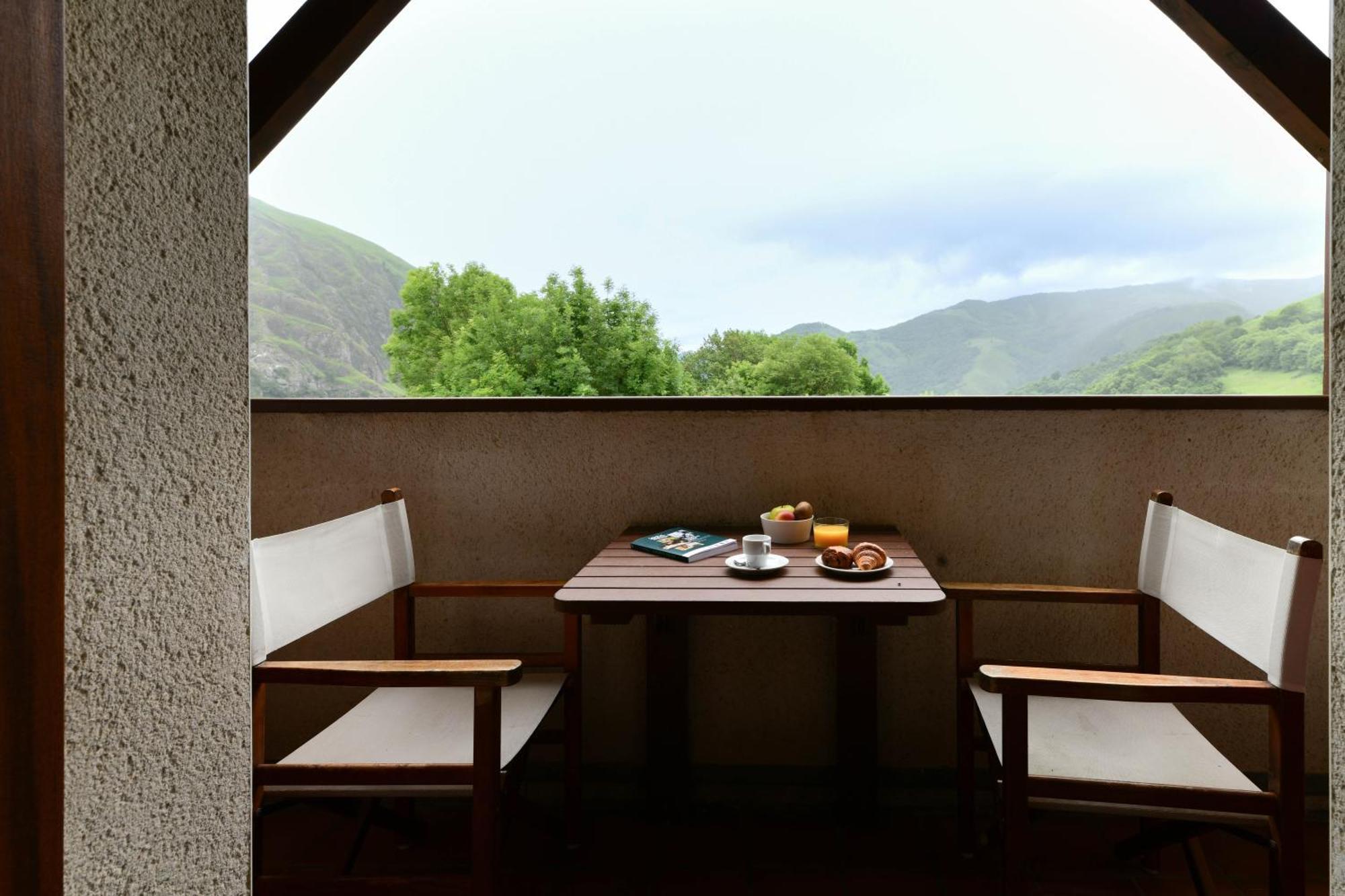 Logis Hotel Etchemaite Лару Екстериор снимка