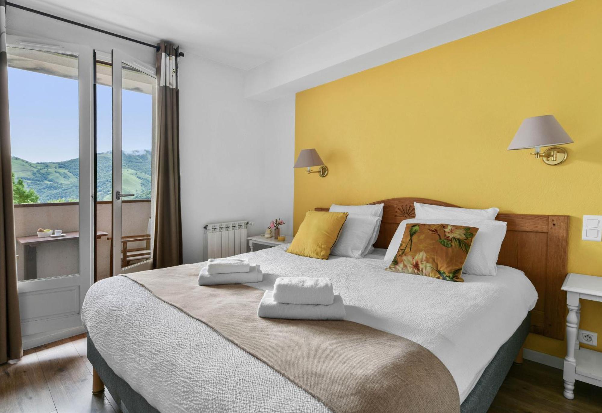 Logis Hotel Etchemaite Лару Екстериор снимка