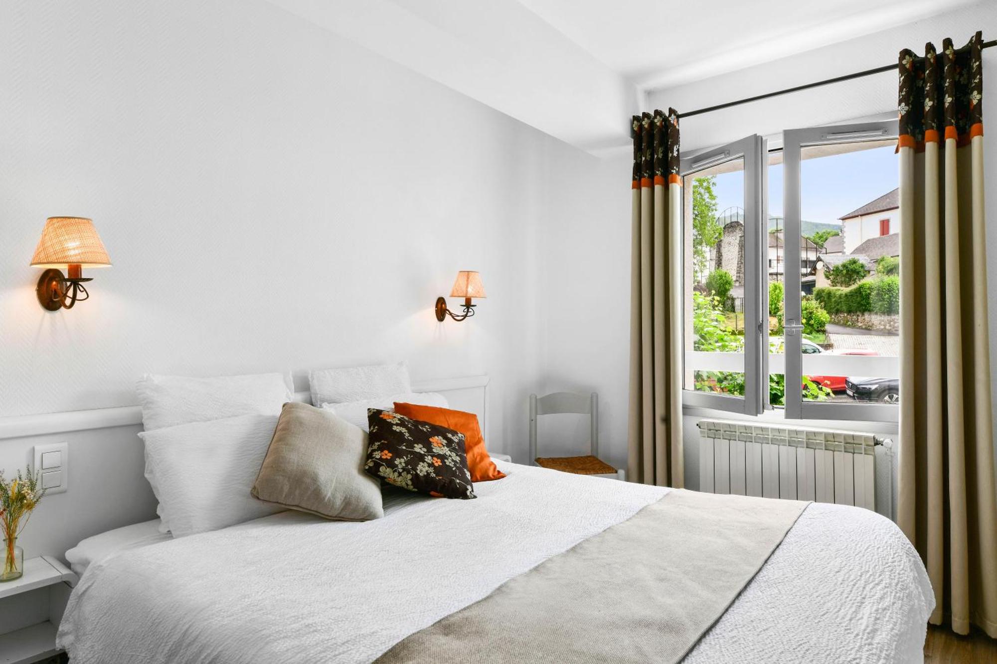 Logis Hotel Etchemaite Лару Екстериор снимка